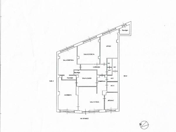 Locale fronte strada in via Gramsci