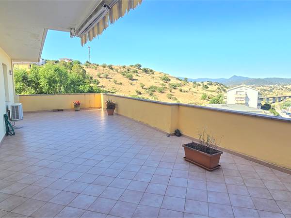 Appartamento con terrazza di 60 mq,posto auto e cantina