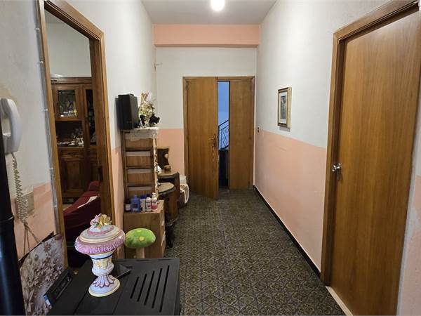 BITTI: Vendesi Quadrivano al piano terra